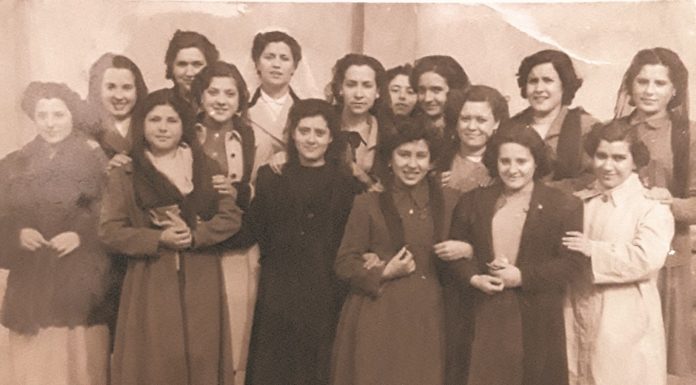 Dones de paisatges antics