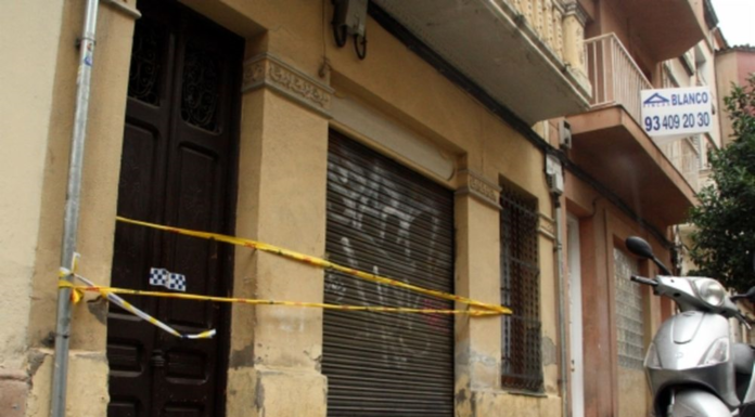 Desallotgen un immoble de Sants-Montjuïc per risc de ruïna i esfondrament