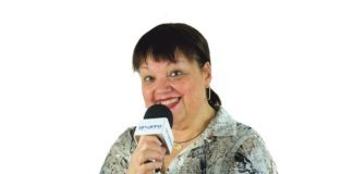 “L’objectiu del programa és educar; si una sola persona aprèn alguna cosa, ja em dono per satisfeta” Con la comida sí se juega