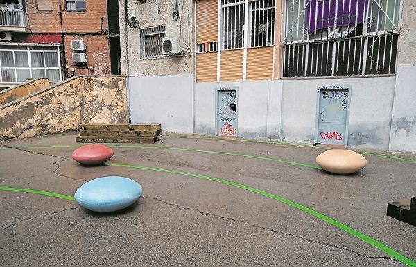 Una desena de centres educatius de la Marina es beneficien del programa Protegim les Escoles