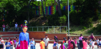 Els estudiants de La Marina aprenen explorant el seu vessant més artístic