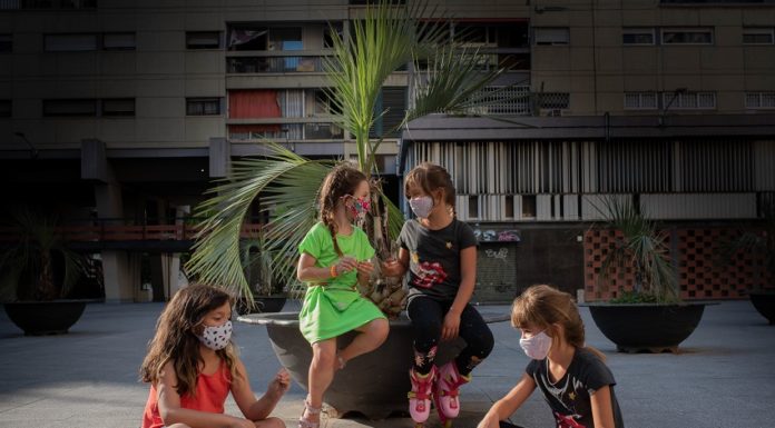 Serenitat i responsabilitat, el missatge dels educadors del barri en la tornada a l’Escola