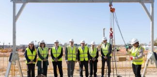 L’alcalde Collboni col·loca la primera pedra de l’ampliació de DFactory Barcelona