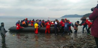 Els voluntaris es posen davant de la vergonyosa gestió europea