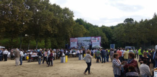 Els veïns dels antics barris de barraques de Montjuïc commemoren els 50 anys del enderrocament d’aquests