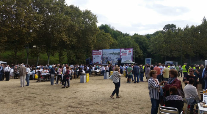 Els veïns dels antics barris de barraques de Montjuïc commemoren els 50 anys del enderrocament d’aquests