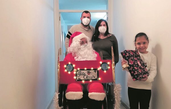 Papa Noel en el barrio de la Marina, un cuento muy real en plena pandemia