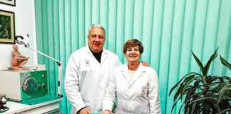 Un comiat amb gratitud: el Centre d’Infermeria i Podologia del carrer Mineria, número 17, tanca les seves portes