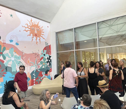 Un mural comunitari reivindica l’art i la inclusió