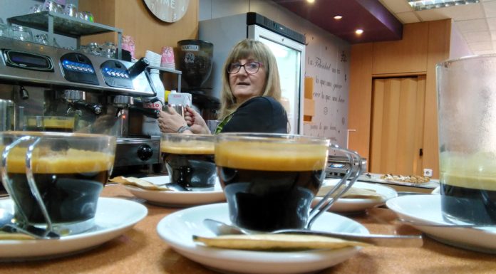 La nova taxa sobre les begudes ensucrades a debat pels comerciants i veïns de la Marina