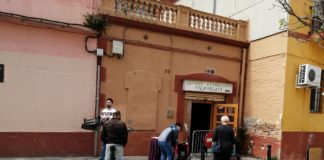 Famílies en situació límit: menjar o pagar el lloguer se’ls fa impossible