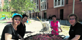 Can Clos dona el tret de sortida a les festes majors de la Marina Festa Major de Can Clos