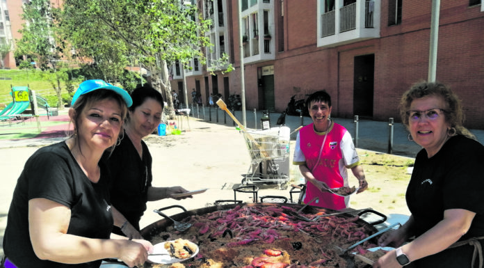 Can Clos dona el tret de sortida a les festes majors de la Marina Festa Major de Can Clos