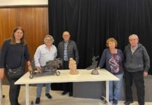 Els Artistes de la Marina presenten les seves obres entre balls i nadales