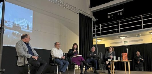 Un llibre que rememora un segle d’habitatge al barri