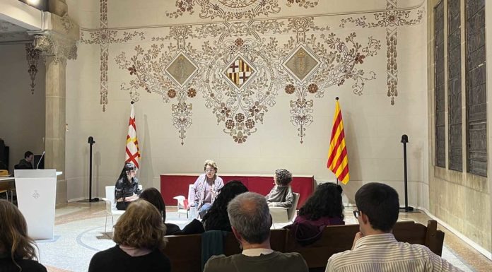 El districte enceta el 8M amb una conversa sobre estereotips de gènere