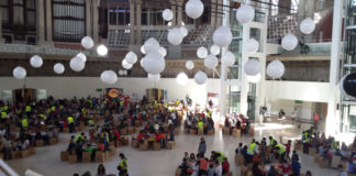 El taller d’Arquitectura “Construint a la Sala” al Museu Nacional d’Art de Catalunya cerca nens i nenes de La Marina per participar-hi