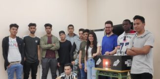 Estudiants de l’Institut La Mercè presenten el primer punt de recàrrega de patinets a les rodalies