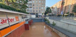 Persisteixen els danys de la fuita d’aigua Mercat de la Marina