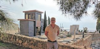 Camino del cielo. Entrevista con el enterrador de La Marina Julio Carrasco