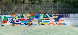 L’escola Pau Vila decora el mur del pati amb dibuixos a favor de l’eficiència energètica