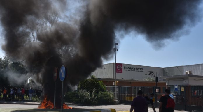Les protestes contra el tancament de Nissan tallen la Gran Via