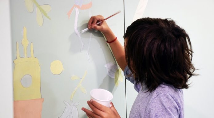 Nens i nenes del barri podran pintar la sala de pediatria del CAP La Marina aquest dissabte