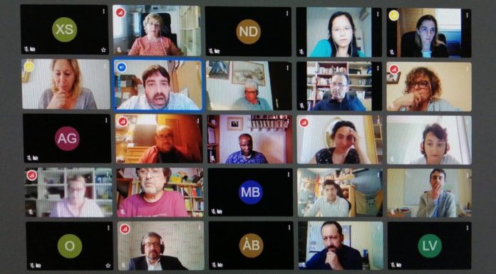 La política local a distància