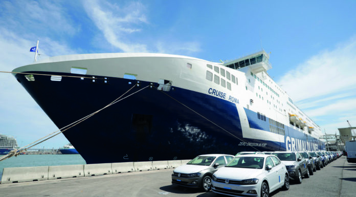 El Cruise Roma, la primera nau de la Mediterrània zero emissions a port, comença a operar a Barcelona