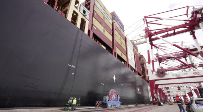 El Port de Barcelona connecta el primer vaixell al sistema OPS de la terminal BEST Port de Barcelona