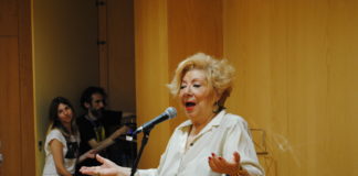 Apassionant recital poètic conduït per Núria Feliu a la Biblioteca Francesc Candel