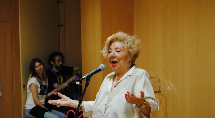 Apassionant recital poètic conduït per Núria Feliu a la Biblioteca Francesc Candel