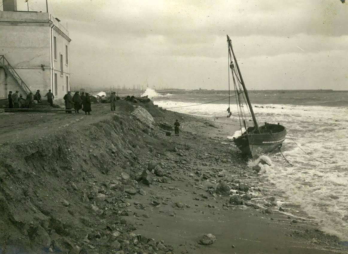 restes-de-temporal-a-la-platja-de-can-tunis-1911-frederic-ballell-afb