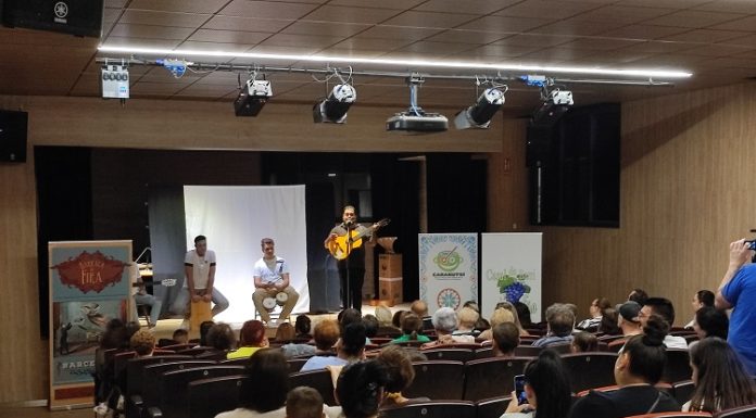 Gaudir del teatre des de la proximitat de la Sala Maremar