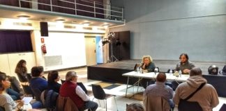 Una xerrada informativa sobre les persones sense llar analitza la situació al barri de la Marina