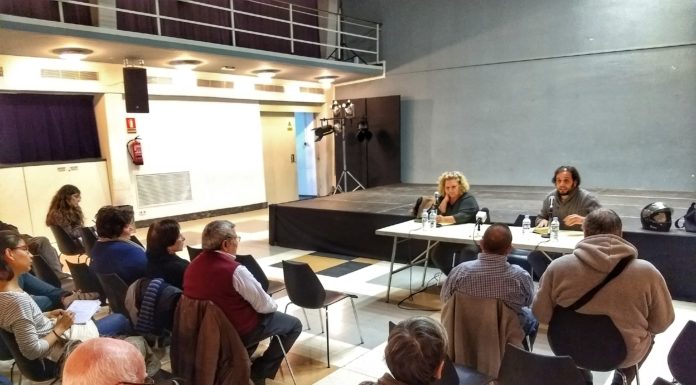 Una xerrada informativa sobre les persones sense llar analitza la situació al barri de la Marina