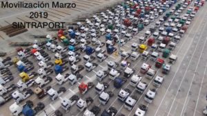 Els camioners del Port protesten pels carrers de Barcelona exigint millores en les seves condicions de treball