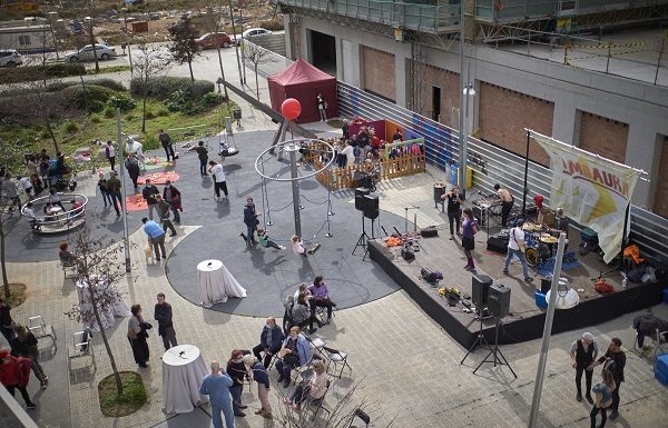 Els veïnat descobreix amb entusiasme la Chalmeta