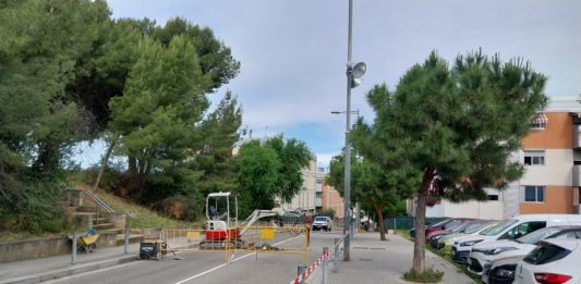 Tallat el trànsit al carrer del Segura durant aquesta setmana