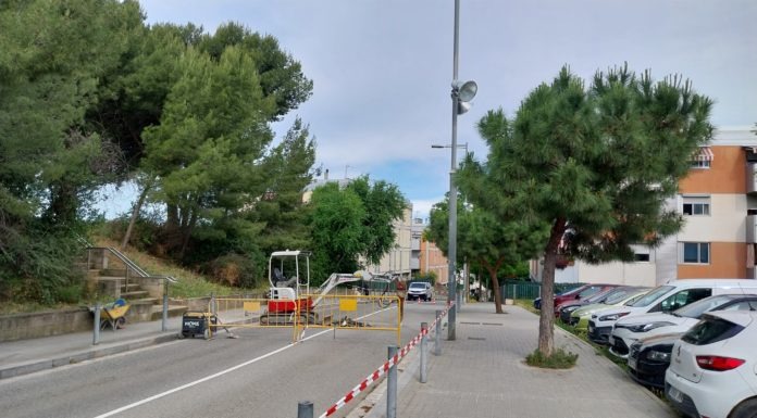 Tallat el trànsit al carrer del Segura durant aquesta setmana