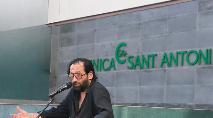 La Clínica Sant Antoni celebra la seva festa anual amb una interpretació de Toni Climent Toni Climent a la Clínica Sant Antoni