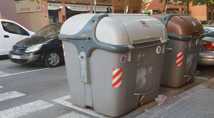 Sobre els contenidors del carrer Foneria Sobre els contenidors del carrer Foneria