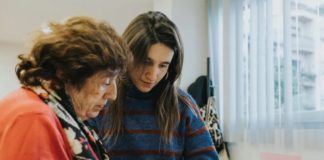 La Marina es queda sense Vila Veïna: qui cuidarà ara a les persones cuidadores?