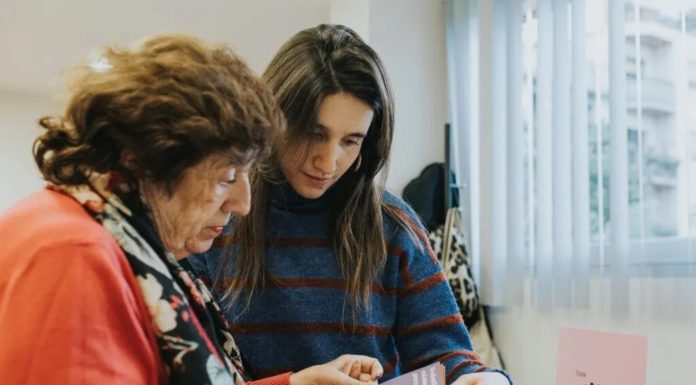 La Marina es queda sense Vila Veïna: qui cuidarà ara a les persones cuidadores?