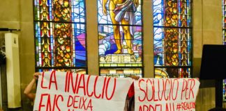 Neus Munté (JxCat) és elegida presidenta de Sants-Montjuïc en un primer plenari marcat per les protestes veïnals