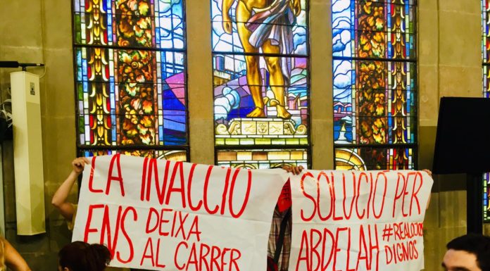 Neus Munté (JxCat) és elegida presidenta de Sants-Montjuïc en un primer plenari marcat per les protestes veïnals