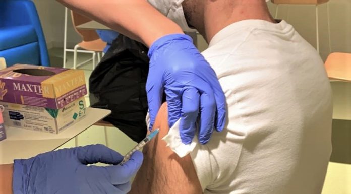 L’Atenció Primària de La Marina es vacuna contra la Covid-19