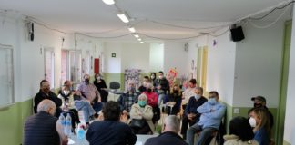 Les entitats i veïnat de la Marina es reuneixen amb el diputat del PSC Ferran Pedret