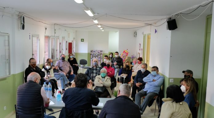 Les entitats i veïnat de la Marina es reuneixen amb el diputat del PSC Ferran Pedret