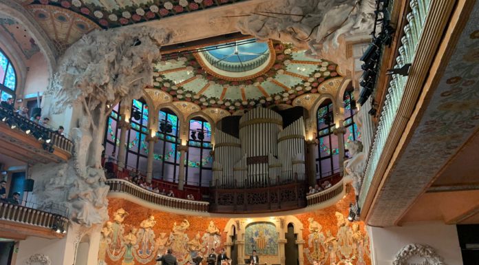 Un Palau de la Música ple, acull el concert solidari de Mans a les Mans